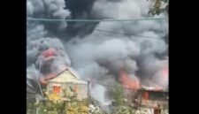 Tawuran Pemuda Pecah di Makassar, 7 Rumah Hancur Terbakar

