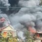 Tawuran Pemuda Pecah di Makassar, 7 Rumah Hancur Terbakar

