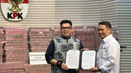 Terungkap! Uang Rp 300 Miliar yang ditampilkan KPK pada konferensi pers ternyata hasil pinjaman bank: Dipinjam pagi, sore dikembalikan

