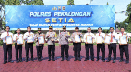 Tingkatkan Kepercayaan Masyarakat, Kapolres Pekalongan Berikan Reward kepada 10 Anggota Berprestasi

