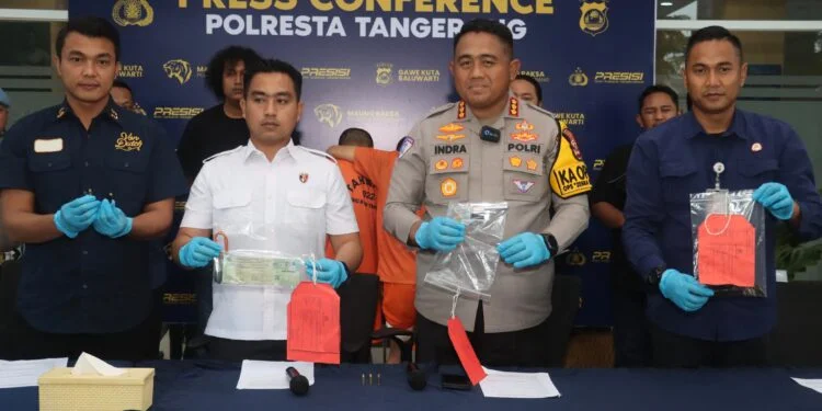 Usai Berkelahi, Polres Tangerang Tangkap Dua Pelaku Pencurian Senjata

