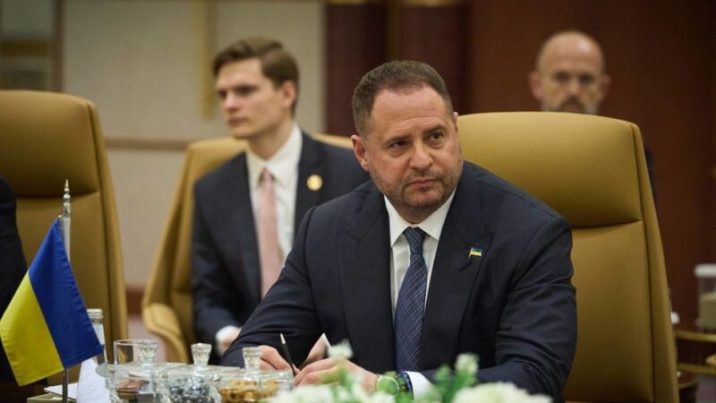 WSJ Kubur Pengungkapan Tangan Kanan Zelensky yang 'korup' – Tucker Carlson — RakyatPos.id

