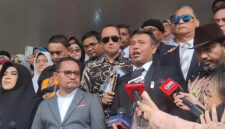 3 Orang Diusir dari Kamar

