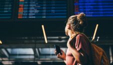 Aku sedang menuju ke luar negeri. Apakah saya benar-benar memerlukan vaksin perjalanan?

