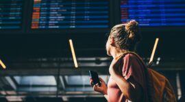 Aku sedang menuju ke luar negeri. Apakah saya benar-benar memerlukan vaksin perjalanan?

