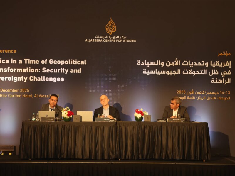 Direktur Pusat Studi Al Jazeera, Muhammad Al-Mukhtar, menyampaikan pidato pembukaan konferensi (Al Jazeera)