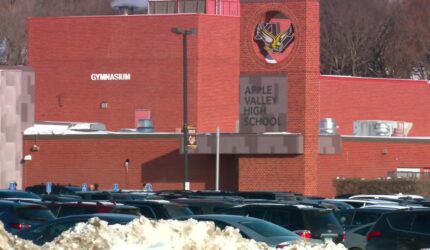 Ancaman mendorong pembatalan sekolah di distrik Rosemount-Apple Valley-Eagan