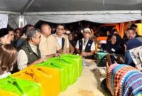 Andre Rosiade Temani Ahmad Muzani Kunjungi Korban Banjir Bandang di Padang

