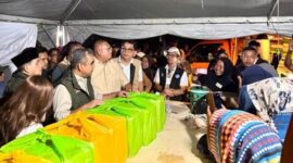 Andre Rosiade Temani Ahmad Muzani Kunjungi Korban Banjir Bandang di Padang

