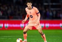 Andreas Christensen harus absen lama setelah mengalami cedera ACL sebagian saat latihan. <cite>Foto oleh Angel Martinez/Getty Images</cite>