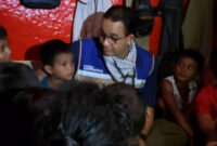 Anies Cerita ke Anak Korban Banjir di Aceh, Tenda Pengungsi Jebol

