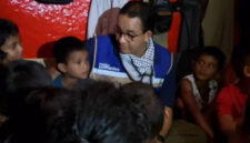 Anies Cerita ke Anak Korban Banjir di Aceh, Tenda Pengungsi Jebol