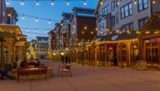 Bagaimana Efek Halo Liburan Berdampak pada Usaha Kecil