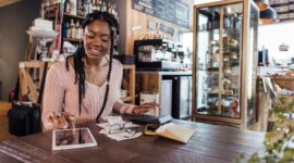 Bagaimana Pengecer yang Tangguh Mengatasi Krisis Arus Kas di bulan Januari

