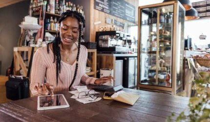 Bagaimana Pengecer Tangguh Mengatasi Krisis Arus Kas di Bulan Januari
