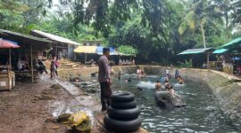 Bhabinkamtibmas Polsek Ciomas Polresta Serkot Patroli Tempat Wisata – Banten Tribrata News

