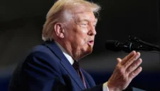 Bintang rock legendaris membela hubungan 'hebat' dengan Trump: 'Tidak semua orang mencintai Yesus'

