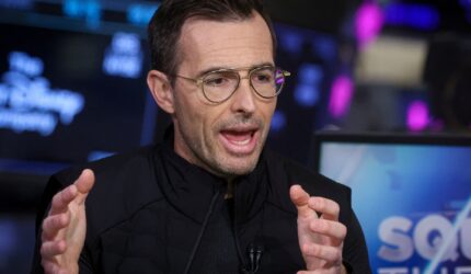 CEO Lululemon Calvin McDonald akan berangkat pada bulan Januari