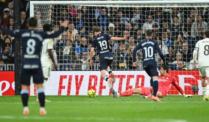 Celta Vigo mendapatkan kemenangan mengejutkan 2-0 di Bernabeu saat Real Madrid meledak | Berita Sepak Bola