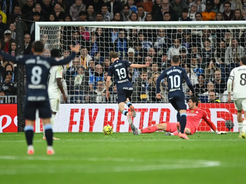 Pukulan Radu jelas untuk Celta Vigo (Thomas Coex/AFP)