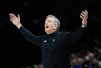 Chris Finch dari Timberwolves dikeluarkan setelah mengumpat pada ofisial kurang dari 6 menit setelah kemenangan atas Thunder

