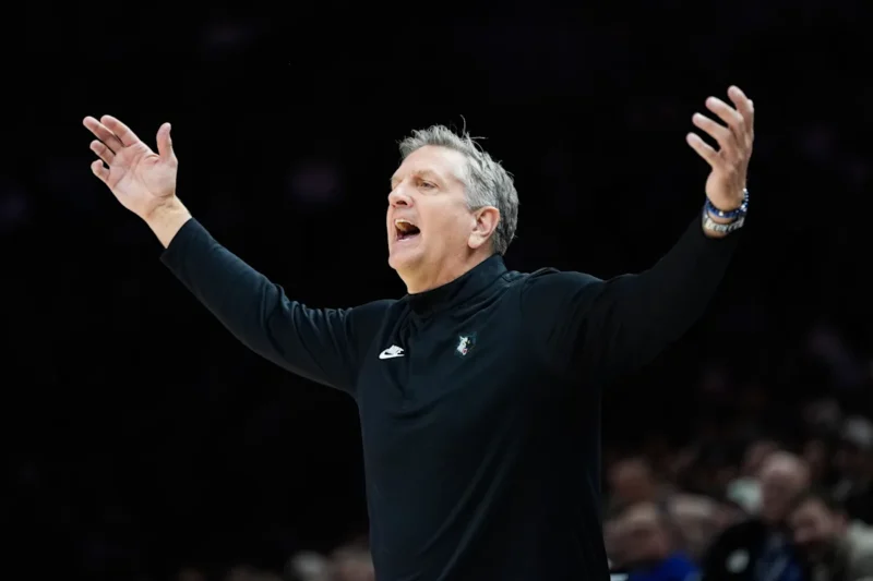 Chris Finch dari Timberwolves dikeluarkan setelah mengumpat pada ofisial kurang dari 6 menit setelah kemenangan atas Thunder

