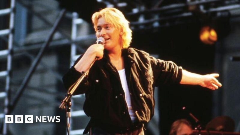 Chris Rea: Penyanyi Driving Home For Christmas meninggal pada usia 74 tahun

