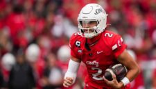 Cincinnati QB Sorsby menunggu nilai draf, untuk memasuki portal

