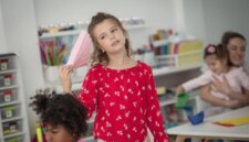 Cuaca yang Lebih Panas Mengganggu Tonggak Pembelajaran Awal

