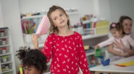 Cuaca yang Lebih Panas Mengganggu Tonggak Pembelajaran Awal

