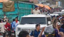 Dalam kunjungannya ke Aceh, Prabowo meminta maaf dan meminta warga bersabar