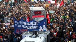 Demonstrasi mahasiswa di Jerman memprotes berita undang-undang wajib militer

