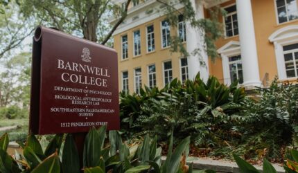 Dewan menyetujui proyek fasilitas utama, inisiatif akademik pada pertemuan bulan Desember - Berita & Acara USC