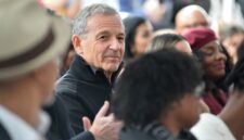 Disney, yang melakukan investasi $1 miliar di OpenAI, akan mengizinkan karakter pada generator video Sora AI-nya