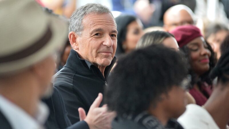 Disney, yang melakukan investasi $1 miliar di OpenAI, akan mengizinkan karakter pada generator video Sora AI-nya

