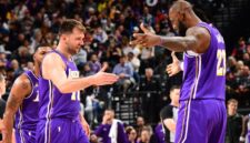 Doncic membawa Lakers, mencetak triple-double 45 poin

