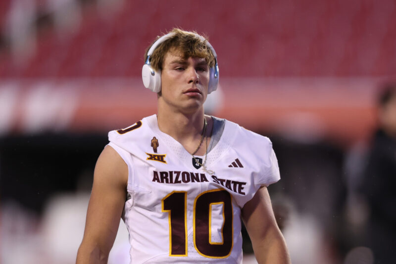 
<p>Quarterback Arizona State Sam Leavitt merayakan setelah mencetak gol melawan Iowa State dalam kejuaraan 12 Besar di Arlington, Texas.Kevin Jairaj-Imagn Images
