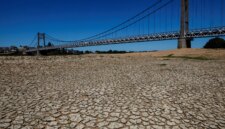 Kekeringan bersejarah Sungai Loire di Prancis pada tahun 2022 menunjukkan dampak perubahan iklim di benua Eropa (Reuters)