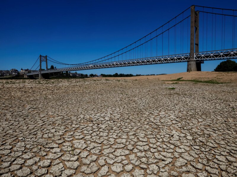 Kekeringan bersejarah Sungai Loire di Prancis pada tahun 2022 menunjukkan dampak perubahan iklim di benua Eropa (Reuters)