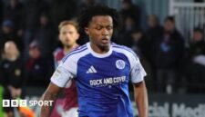 Ethan McLeod: Penyerang Macclesfield meninggal dalam kecelakaan mobil di M1