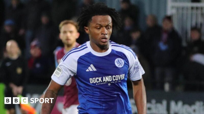 Ethan McLeod: Penyerang Macclesfield meninggal dalam kecelakaan mobil di M1

