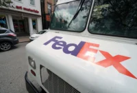 FedEx mengalahkan perkiraan pendapatan Q2, meningkatkan panduan setahun penuh

