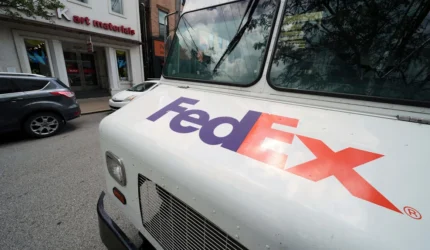 FedEx melampaui perkiraan pendapatan Q2, menaikkan panduan setahun penuh