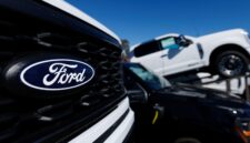Ford akan mengenakan biaya khusus sebesar $19,5 miliar terkait dengan pengembalian kendaraan listrik