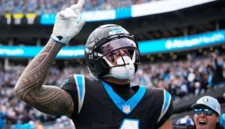 Gambar playoff NFL: Panthers mengendalikan NFC Selatan, Beruang mengendalikan NFC Utara

