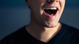 Gel “Lem Molekuler” Baru Dapat Membantu Mengobati Kehilangan Suara Permanen

