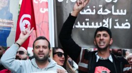 Gerakan protes yang sedang berlangsung di Tunisia menentang pembatasan kebebasan berita

