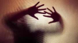 Gunakan toilet karena tidak punya, remaja 13 tahun diperkosa berulang kali oleh orang lanjut usia hingga ia melahirkan

