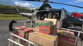 Helikopter TNI AD Distribusikan Logistik dari Udara ke Warga Terisolasi di Sibolga

