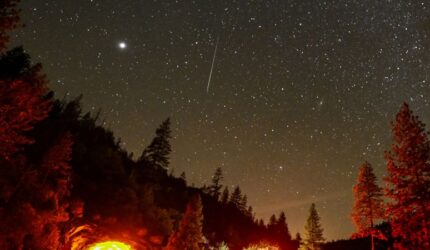 Hujan meteor Geminid mencapai puncaknya akhir pekan ini. Berikut cara melihatnya